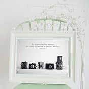 Image of Foto cámaras antiguas con texto