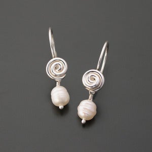 Image of Rosette with white pearl