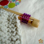 Image of Sujetador de agujas / Coil Knitting needle holders Clover