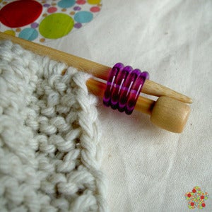Image of Sujetador de agujas / Coil Knitting needle holders Clover
