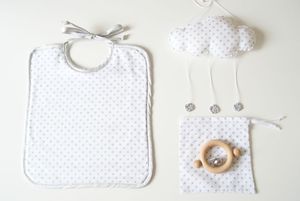 Image of *NOUVEAU* Mini Box Bavoir+Baby Cloud+ hochet CE offert! Etoiles Argent