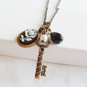 Image of Vintage Style Reminisce Necklace
