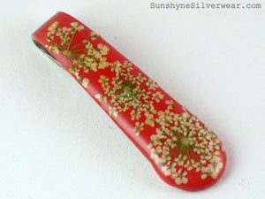 Image of Spoon Handle: red with white Queen Anne's Lace