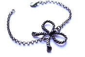 Image of Tie a bow