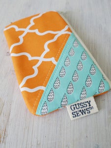 Image of Trellis + Rain medium zipped pouch