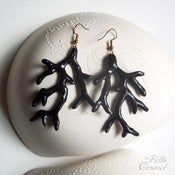 Image of Du corail noir aux oreilles