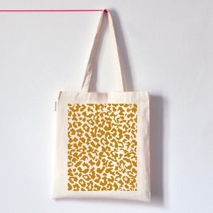 Image of LEO . Tote bag léopard moutarde