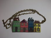 Image of Collar y broches casitas