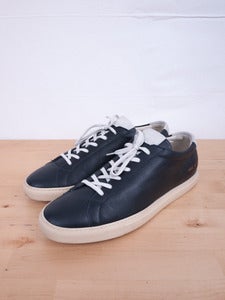 Image of Common Projects - Achilles Vintage Low Navy Sneakers
