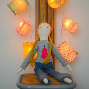 Image of minina con sudadera pera
