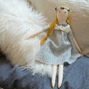Image of minina corona de flores azul