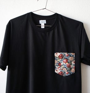 Image of FRENCH FLOWERS POCKET TEE (black)
