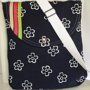 Image of White Daisy on Navy