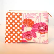 Image of e-reader case - pristine poppy in magenta