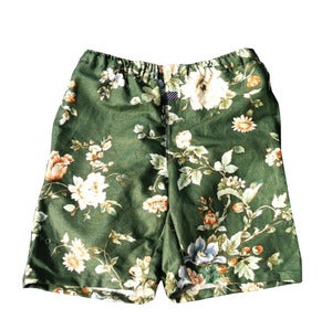 Image of BOTANICAL GREEN FLORAL SHORT