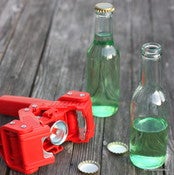 Image of Capsuleuse à bouteille manuelle, capsules et bouteilles en verre