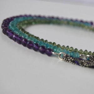 Image of Pulsera apatito verde agua y cadena trenzada