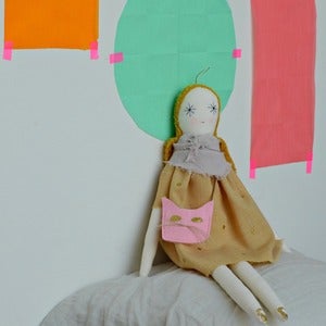Image of minina arena y bolsito gato rosa