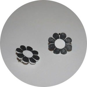 Image of Collar Adornmens: Monochrome 60s Flowers