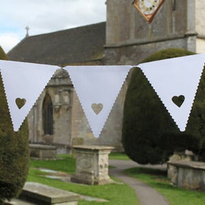Image of Guirnalda blanca con corazones